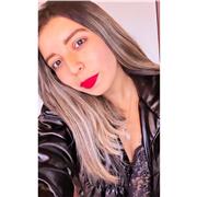 Profesor de Español que imparte clases a estudiantes de diferentes edades